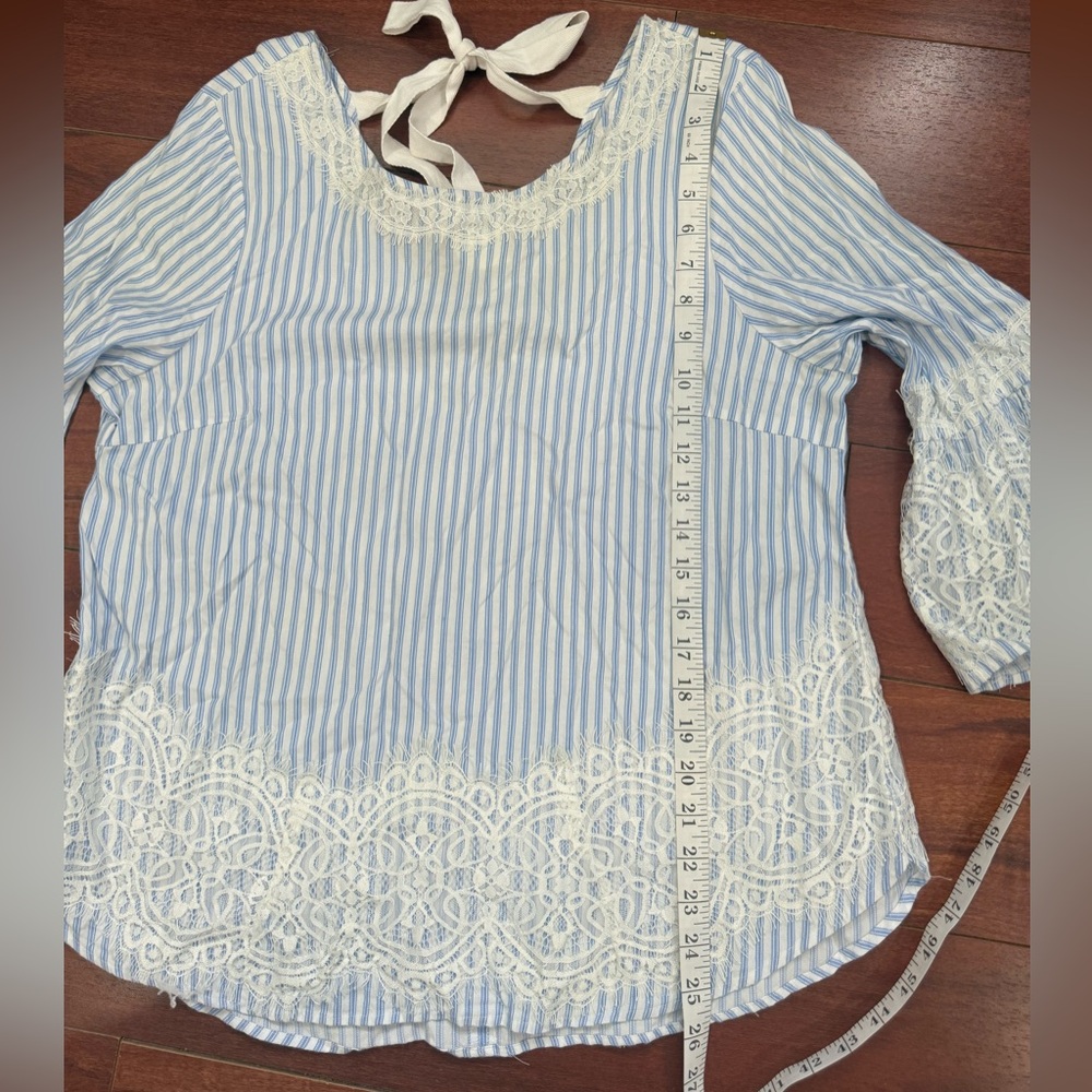 Chic Blue Striped Lace Blouse - Picture 9 of 10